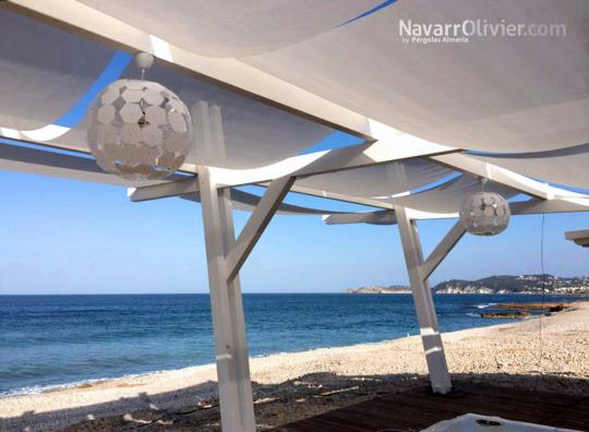 Terraza con pérgola para chiringuito