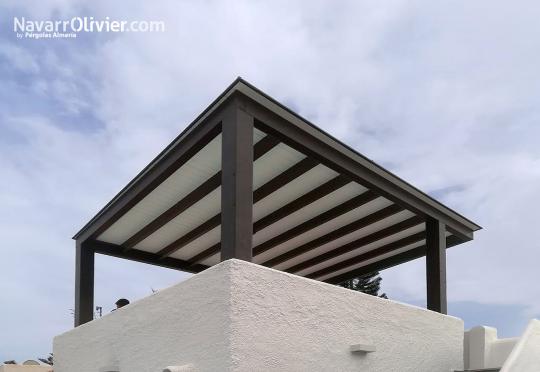 Pérgola de madera laminada de cubierta plana