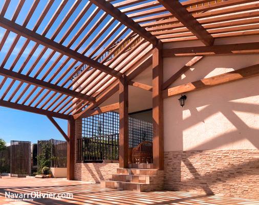 Pergola de madera a 2 aguas para casa de campo
