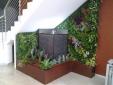 fuente y jardin