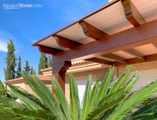 Porche de madera para vivienda unifamiliar