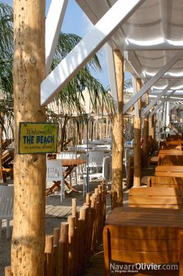Restaurante de playa desmontable en madera