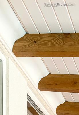 Detalle de construcción de pérgola adosada de madera
