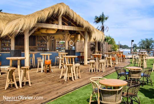 Chiringuito con terraza tarimada de madera autoclave