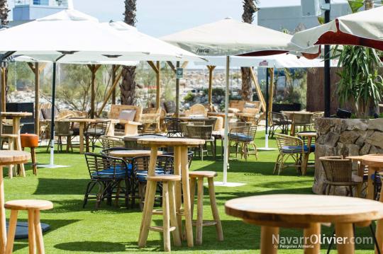 Margarita Puerto Sherry. Chiringutio de madera con terraza construido por NavarrOlivier