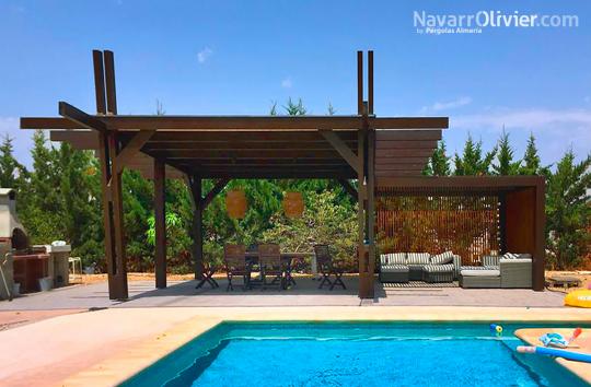 Cenador y espacio chillout para piscina