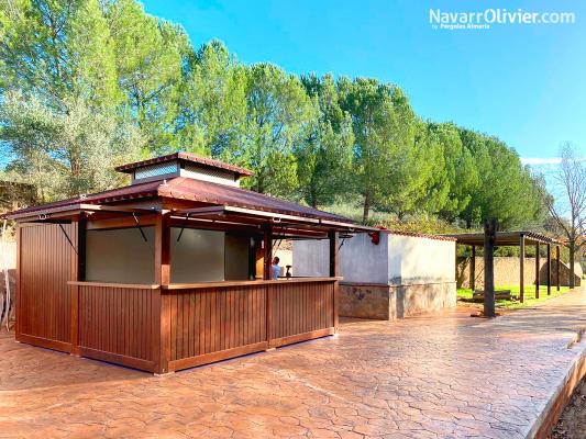 Chiringuito de madera para zona recreativa en Fuenlabrada de los Montes, Badajoz