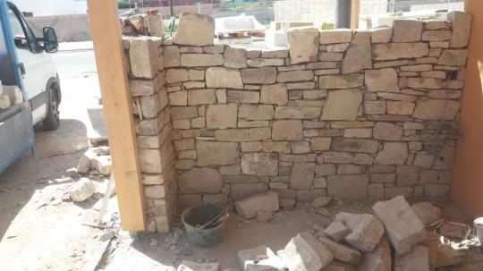 Muro de piedra en seco. Casa en Lleida