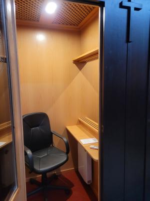 interior confesionario