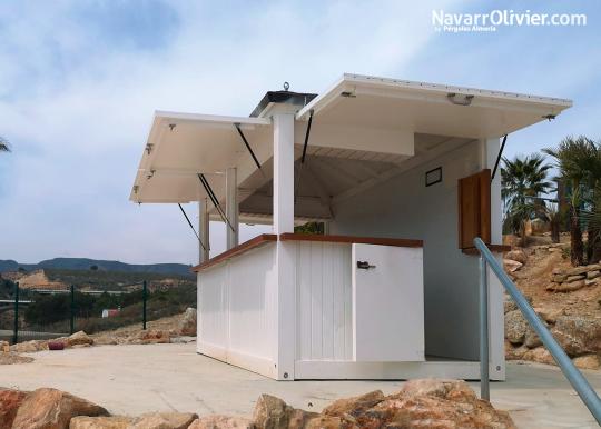 Kiosco de madera para piscina comunitaria