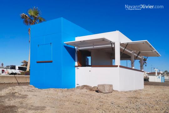 Chiringuito de madera en módulos para playa de Almería