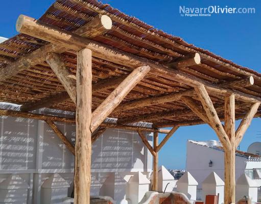 Pérgola de tronco para ático en Málaga