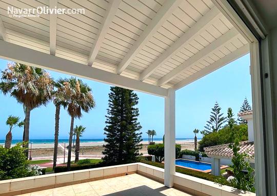 Pergola de madera para balcon en primera línea de playa, Garrucha Almeria