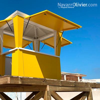 Caseta de vigilancia de playas construida en madera tratada