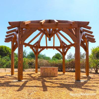 Pérgola de madera a 6 aguas para jardín construida en madera de abeto douglas en Almería