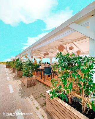Terraza de chiringuito de temporada Salvaje beach, Gavà