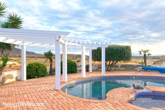 Pérgola de madera para exterior blanca