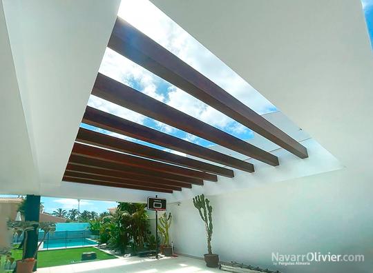 Pérgola de madera de diseño para vivienda unifamiliar