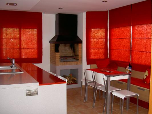 Cocina con barbacoa interior