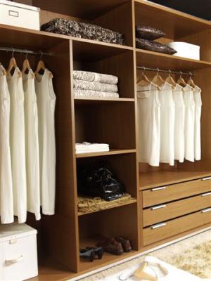 C.Banna interior de armario.