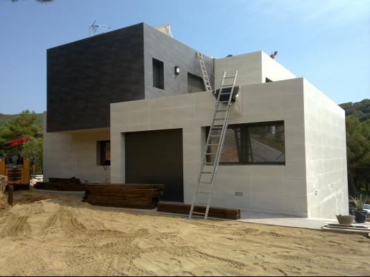 Vivienda en construcción en Vilanova del Vallés parte trasera