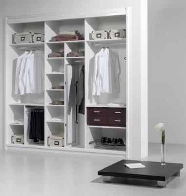 INTERIOR DE ARMARIO