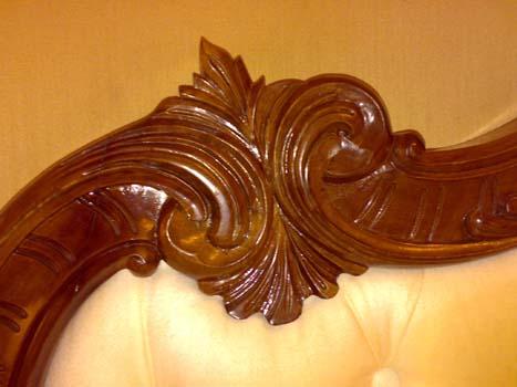 Detalle de cabecero en Nogal Castellano