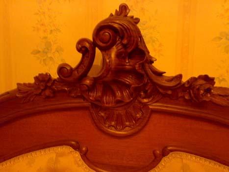 Detalle de cabecero en Nogal Castellano