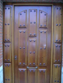 Puerta exterior Castellana
