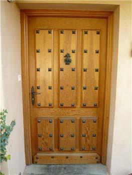 Puerta Exterior Castellana en Pino Oregón