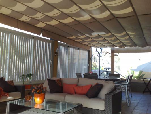 Toldo Mod. Al-Andalus bajo Pergola en Terraza