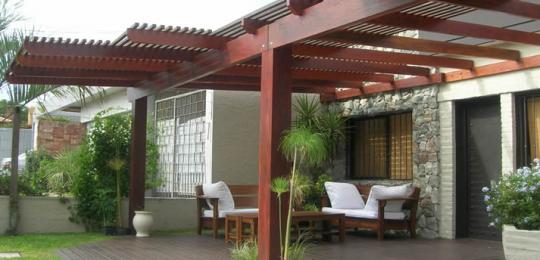 Pérgola con lamas