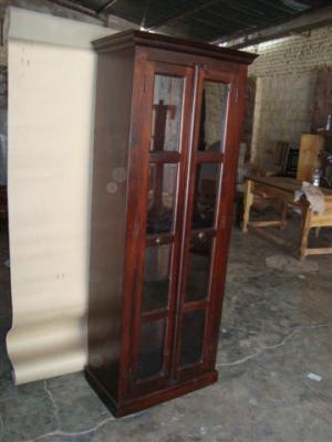 VITRINAS DE MADERA MACIZA