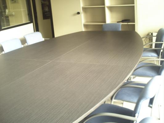 Mesa de juntas especial ovalada