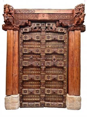 Puerta antigua estilo mongól