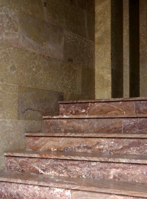 Escaleras Travertino Rojo