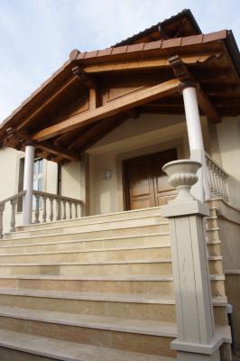 Escaleras exteiores en Senia Anticnovo