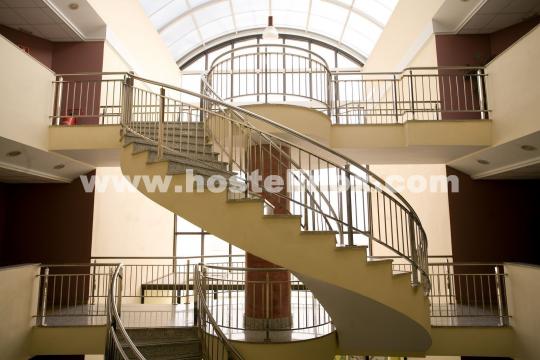 Barandilla curva acero inox con barrotes verticales