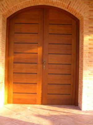 Puerta de Calle de Iroko con Incrustaciones de Ebano