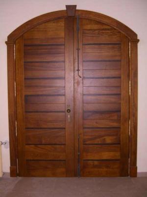 Puerta de Calle por el Interio de Iroko con Ebano