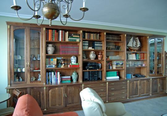 Libreria en Nogal natural Americano