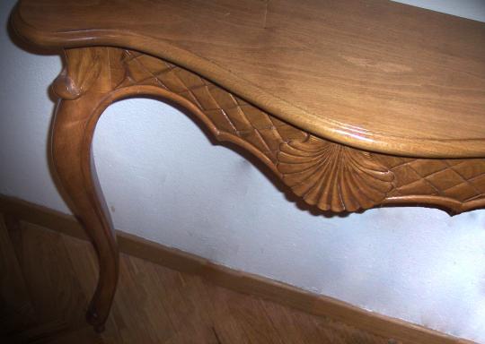 Artesano con talla manual                                                      