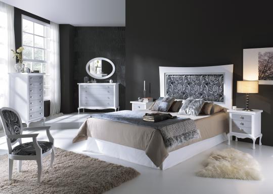 Dormitorio tapizado en color blanco-plata