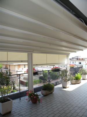 Toldo Mod. NEXUN con pergola y toldos verticales