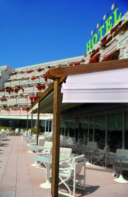 Toldo Mod. NEXUN L2 con pergola Hotel