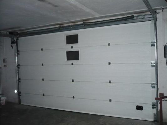 Puerta Seccional motorizada para cámara Maduración .