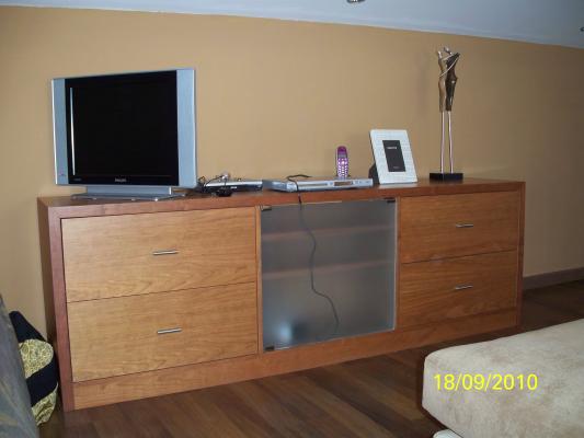 aparador para tv,con puerta de cristal