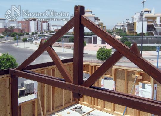Estructura de cubierta para casa de madera. Vera, Puerto Rey
