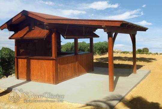 Chiringuito con pérgola de madera en Vera, Almería.
