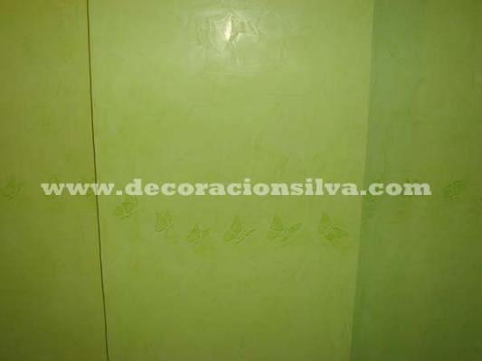 Mariposas sobre estuco